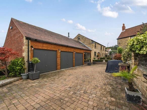 3 bed Detached for sale Image 11