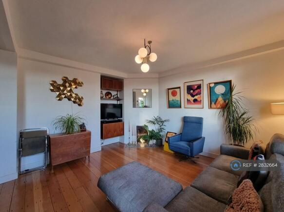 Open Plan Lounge / Kitchen