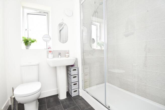 4 bed Detached for sale Image 5