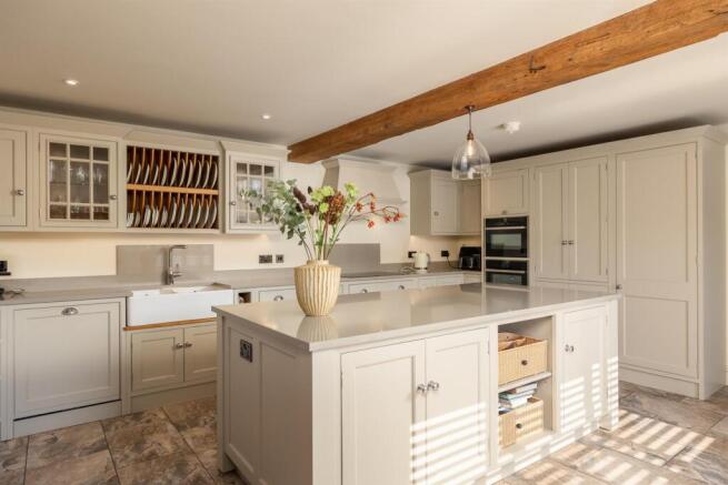 4 bed House for sale Image 7