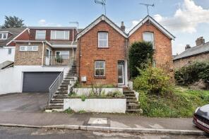 82, Farningham Road, Caterham CR3 6LJ