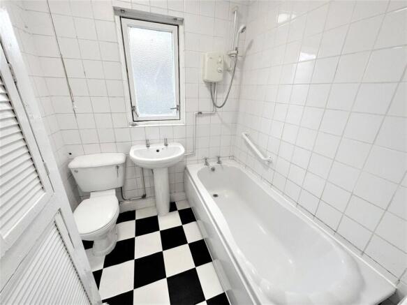 2 bed Terraced to rent Image 9