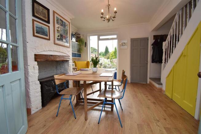 DINING ROOM2.jpg
