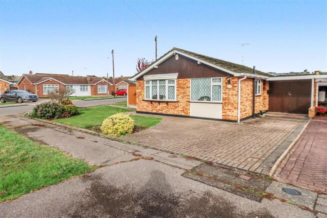2-bed detached on Toppesfield Avenue, Wickford, £465,000