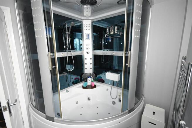En Suite Bathroom