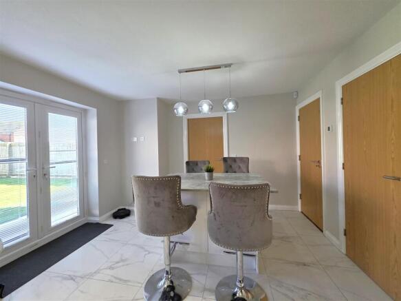 4 bed Detached for sale Image 6