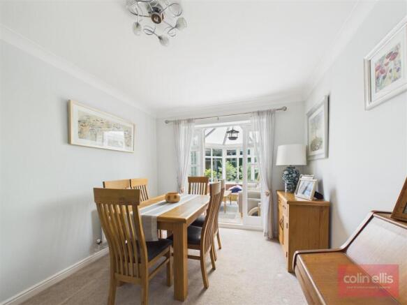 5 bed Detached for sale Image 7
