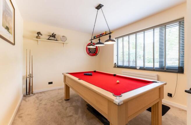 5 bed Detached for sale Image 8