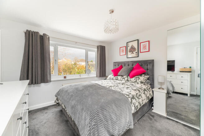 5 bed Detached for sale Image 9