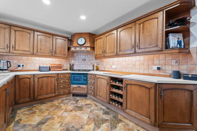 4 bed Detached for sale Image 10