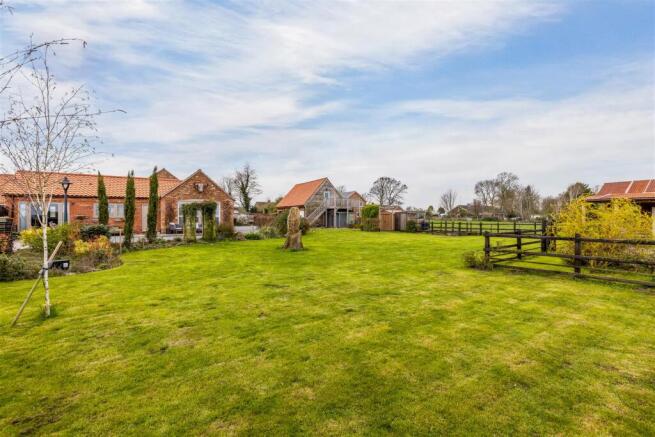 6 Barley Sheaf Court (Holland Fen)-6.jpg