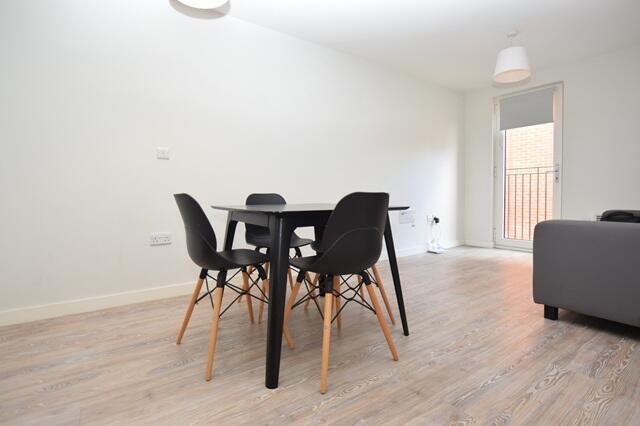 2 bed Apartment to rent Image 9