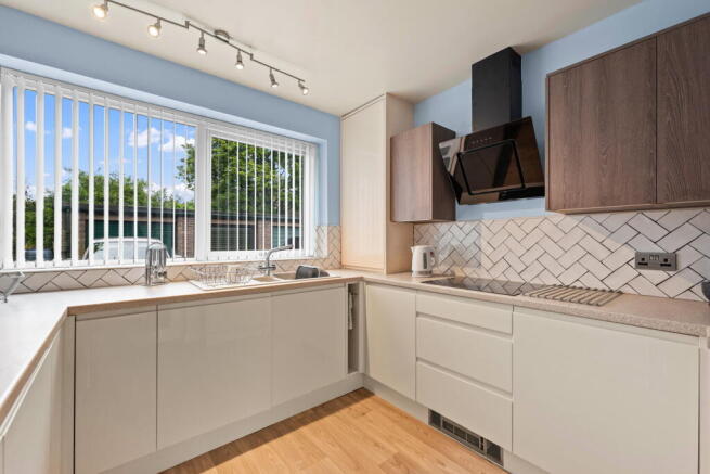 2 bed Ground Flat for sale Image 8
