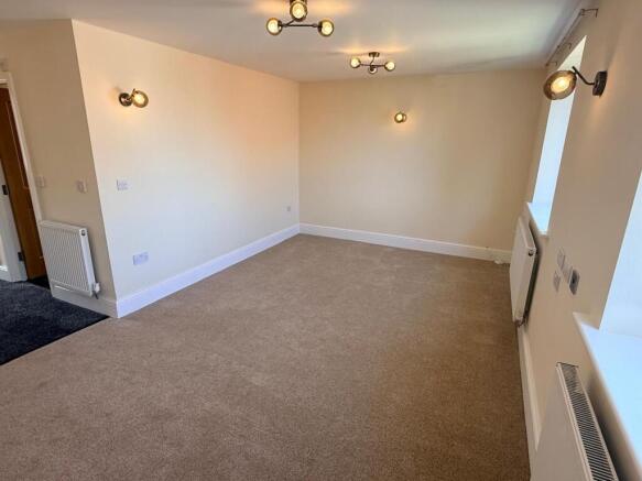 4 bed Detached to rent Image 12
