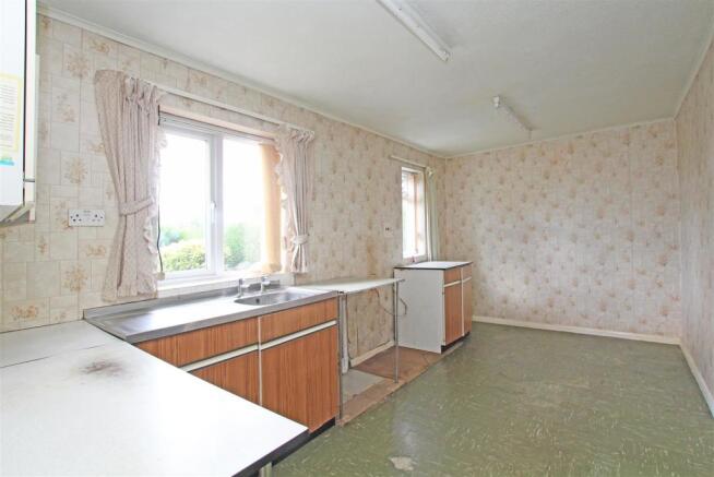 8SC - Kitchen 1.jpg
