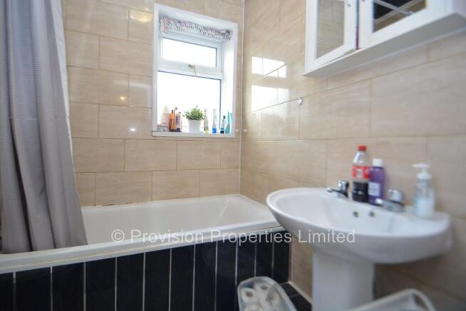 6 bed Terraced to rent Image 9