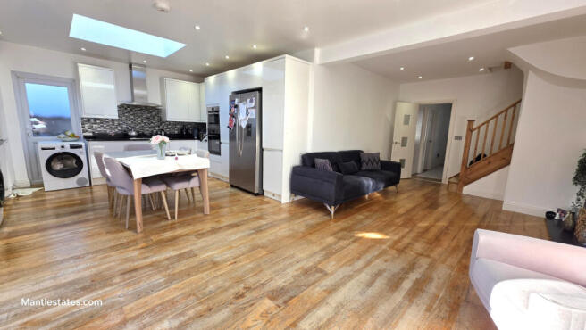 Connaught Avenue, East Barnet EN4 8PJ photo 5