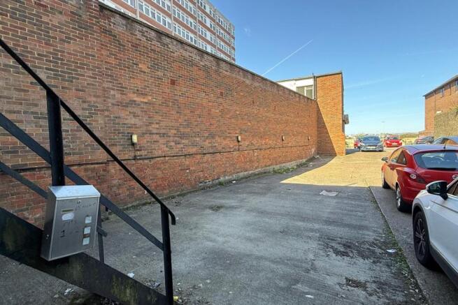 67 High Street, Chatham, Kent ME4 4EE