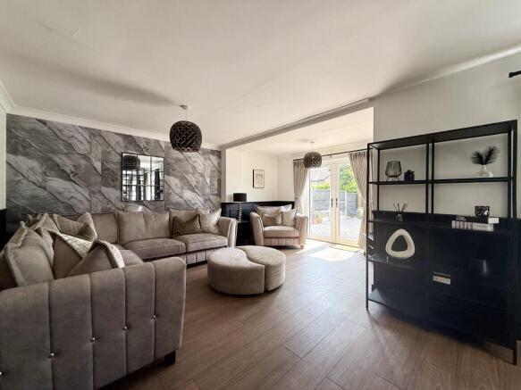 4 bed Detached to rent Image 5