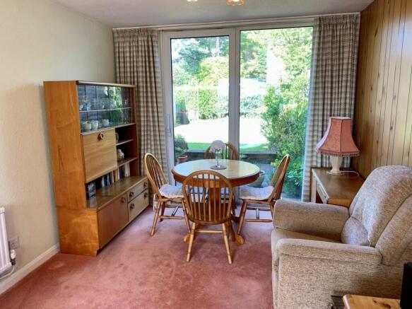 LOUNGE/DINING ROOM