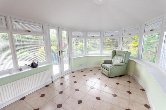 4 bed Detached for sale Image 9