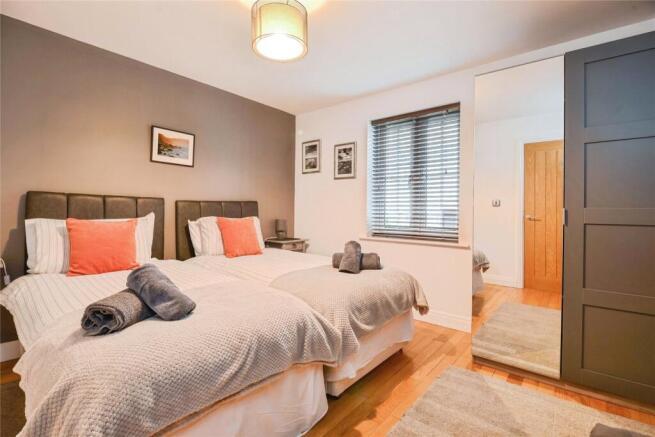 2 bed Flat for sale Image 5
