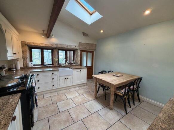 5 bed Detached for sale Image 12