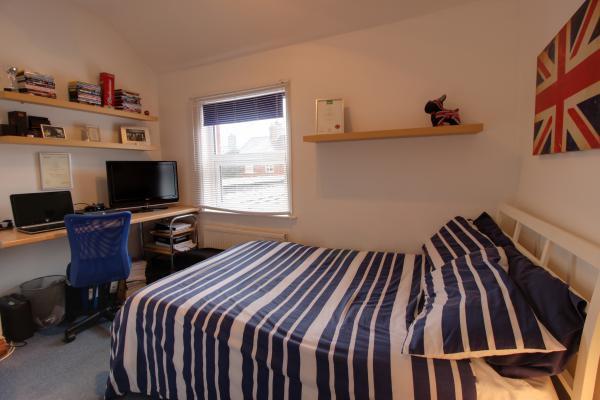 Bedroom 2 (Double)