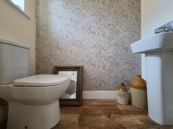 3 bed Semi-Detached for sale Image 8