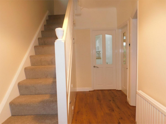 15 Leicester ave  hallway.png