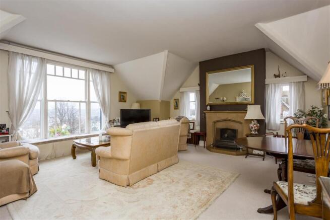 DUAL ASPECT SITTING ROOM