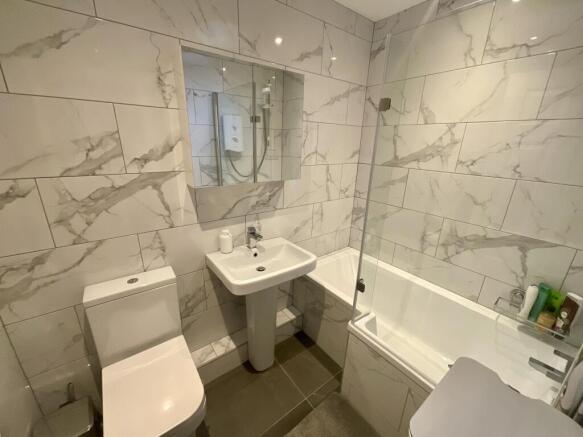 15. Bathroom.JPG