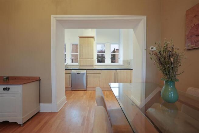 2 bed Apartment for sale Image 6