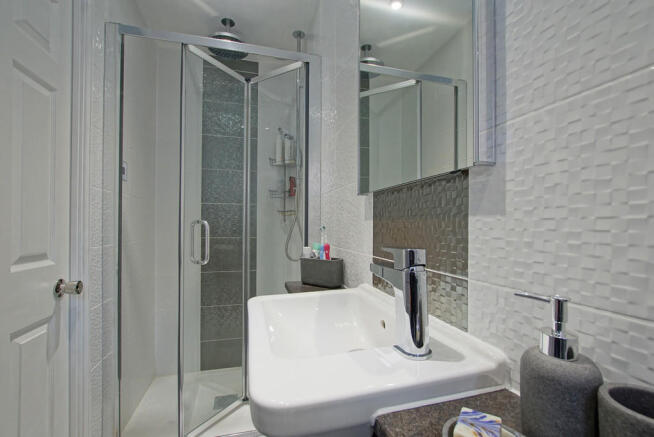 Master Bedroom En...