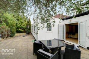 12, Avenue Close, London N14 4BJ