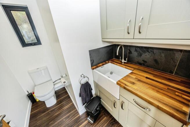 4 bed Detached for sale Image 7