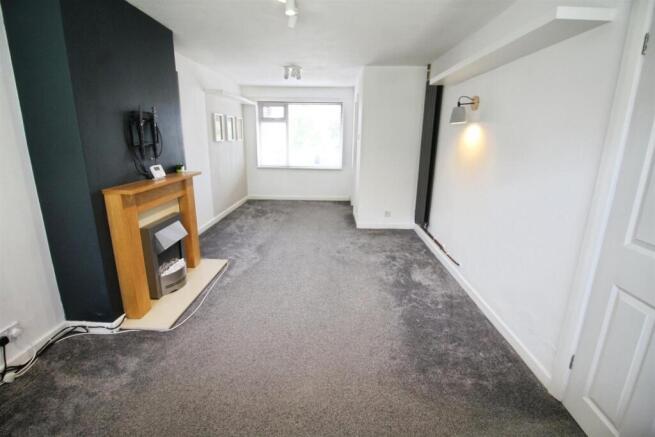 3 bed Semi-Detached to rent Image 5