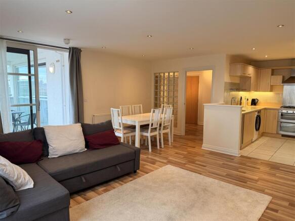 Lounge/Kitchen