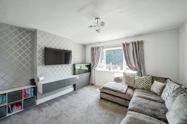 3 bed Semi-Detached for sale Image 4