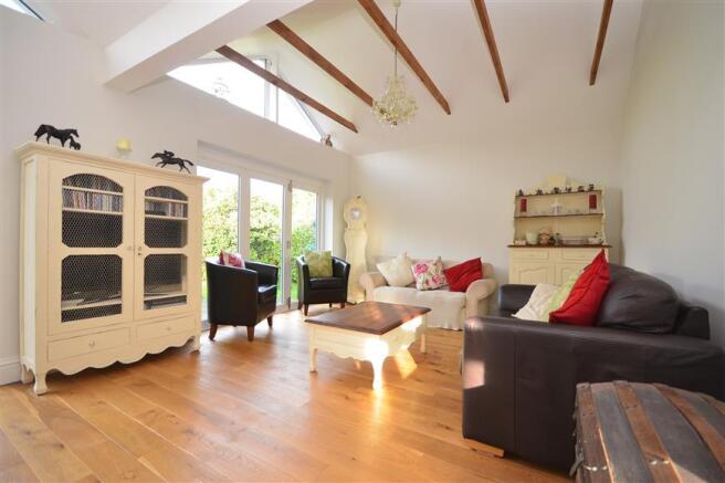 Lounge / Dining Area