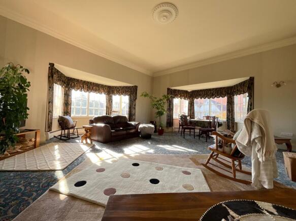 3 bed Apartment for sale Image 5