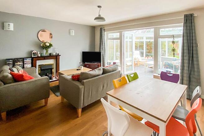 Lounge/Dining Room