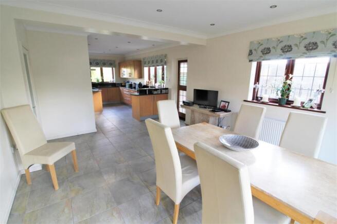 OPEN PLAN KITCHEN/DINER