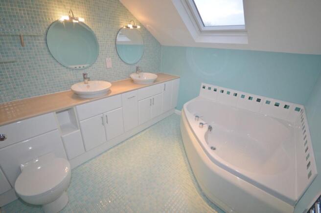 Bathroom House to re