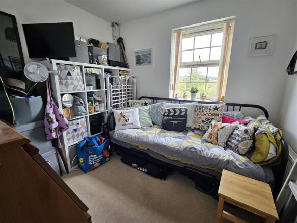 2 bed Apartment for sale Image 5