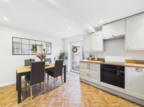 Blenheim Drive, Allestree, Derby photo 3