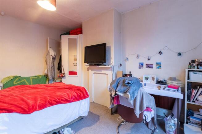 5 bed House to rent Image 5
