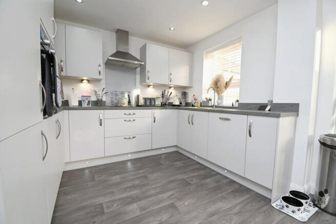 Parish Green, Royston, Barnsley, S71 4GP photo 5