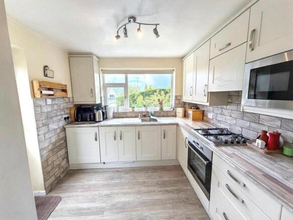 3 bed Detached for sale Image 6