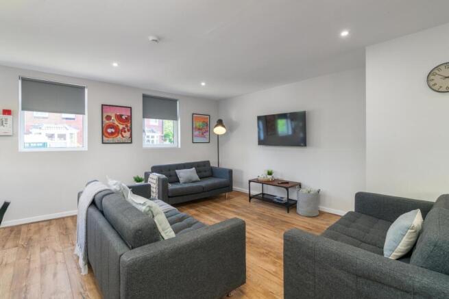 7 bed House to rent Image 7